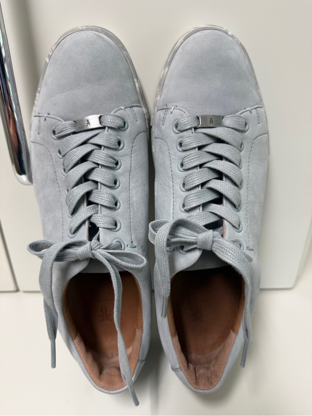 Frye Light Gray Suede Low Top Sneakers Size 9.5 Never Worn - Picture 2 of 10